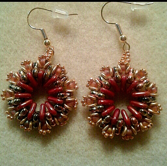 "Golden topaz" trinity beaded hoop earrings - Picture 3 of 3